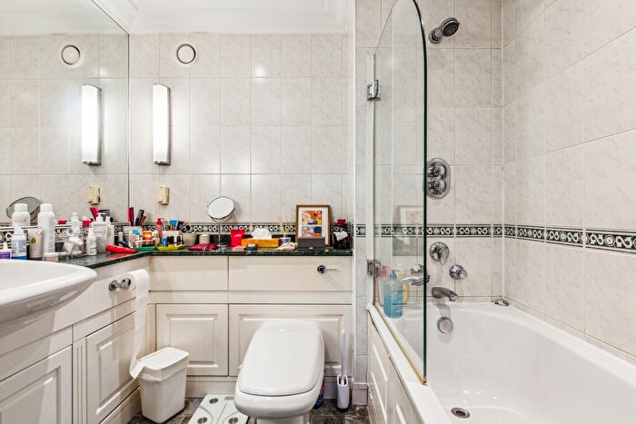 2 Bedroom Flat For Sale In Consort Court, Wrights Lane, W8