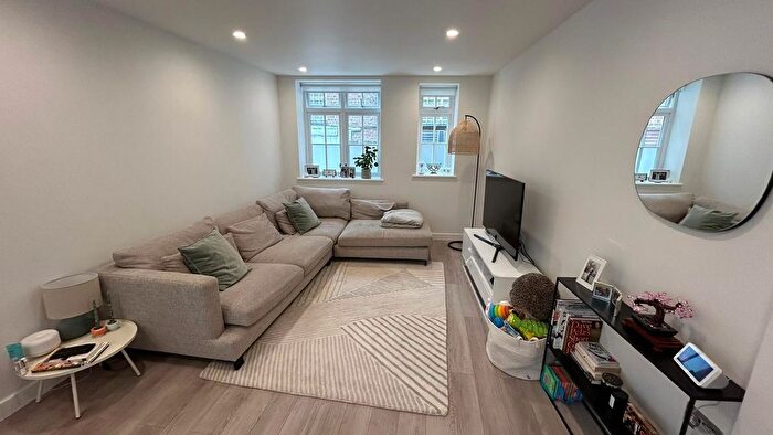 2 Bedroom Flat To Rent In Flat, Cornwall Works, Cornwall Avenue, London, N3