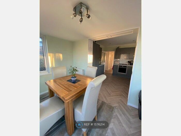 2 Bedroom Bungalow To Rent In Orchard Way, Pocklington, YO42