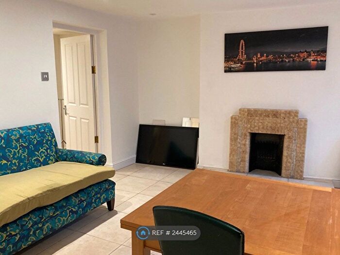 2 Bedroom Flat To Rent In Kew Green, Richmond, TW9