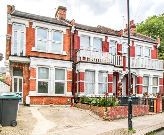 4 Bedroom Flat To Rent In Parkland Road London, N22