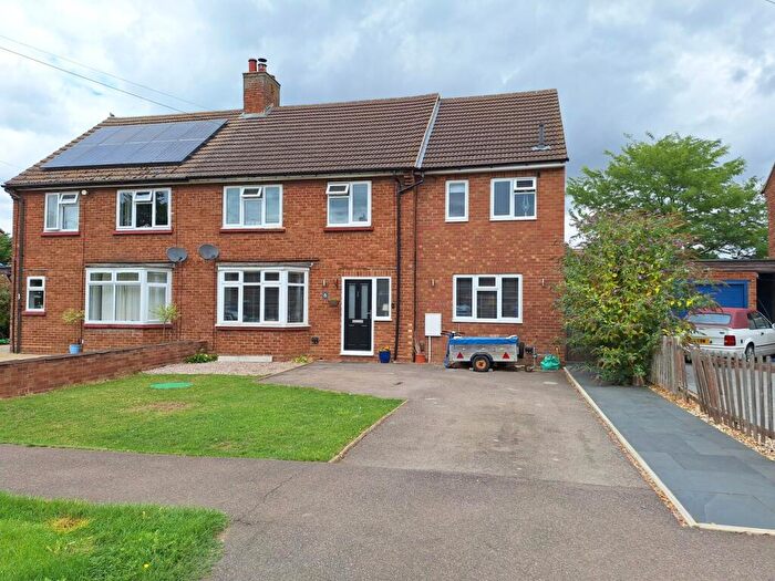4 Bedroom Semi-Detached House For Sale In Greenfield Way, Dunton, Biggleswade, SG18