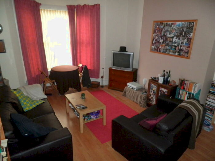 2 Bedroom Flat To Rent In Whitefield Terrace, NE6