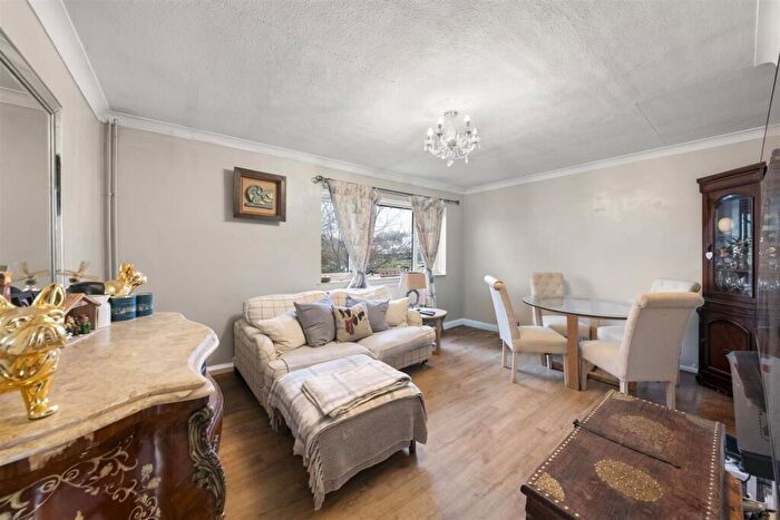 2 Bedroom Maisonette For Sale In Southbourne Gardens, Ruislip, HA4