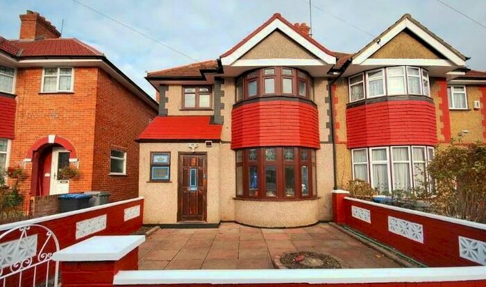 4 Bedroom Semi-Detached House To Rent In Medway Gardens, Wembley, HA0
