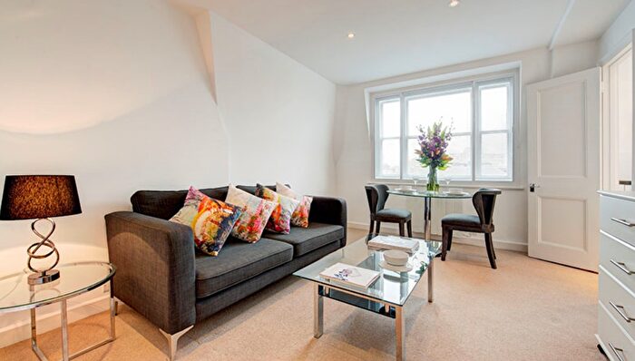 1 Bedroom Flat To Rent In Hill Street, W1J