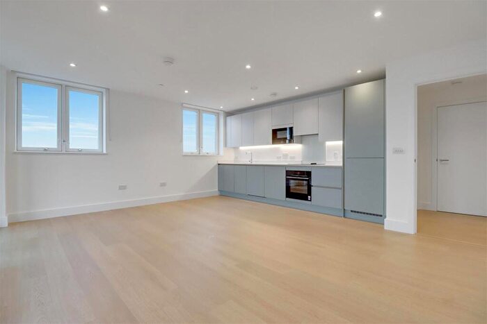 2 Bedroom Apartment To Rent In Herne Hill Road, London, SE24