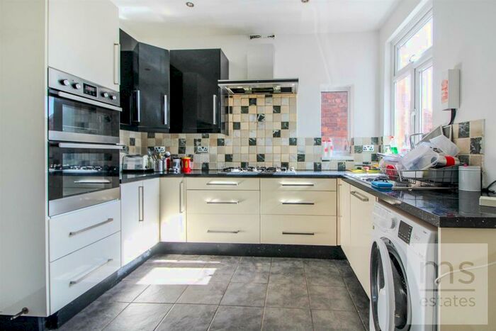 8 Bedroom Semi-Detached House To Rent In Harlaxton Drive, Lenton, Nottingham, NG7