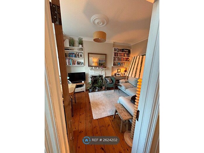 2 Bedroom Flat To Rent In Auckland Hill, London, SE27