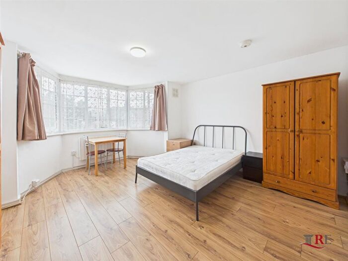 1 Bedroom Property To Rent In Heathfield Gardens, London, NW11
