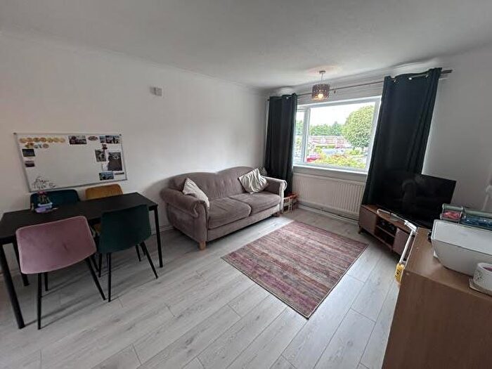 2 Bedroom Maisonette To Rent In Banbrook Close, Solihull, B92