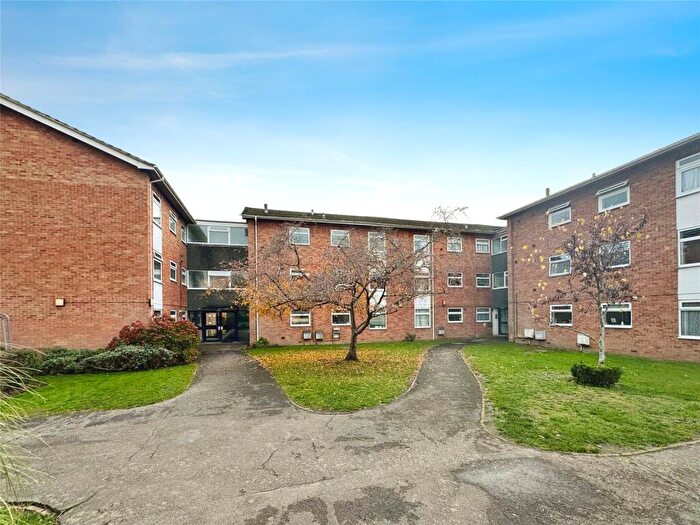 2 Bedroom Apartment To Rent In Caroline Court, Bath Road, Reading, Berkshire, RG1