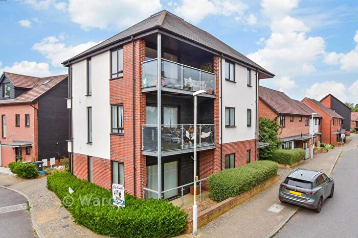 2 Bedroom Apartment For Sale In Hawley Drive, Leybourne, West Malling, Kent, ME19