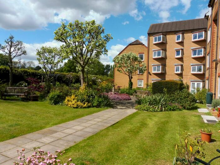 1 Bedroom Flat To Rent In Cassio Road, Watford, WD18