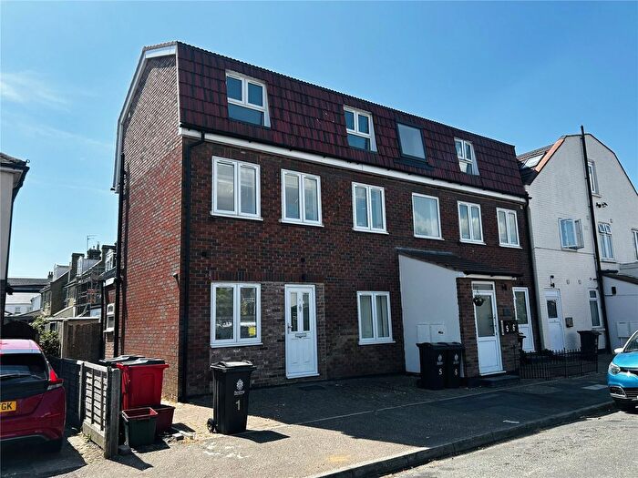 2 Bedroom Flat To Rent In Wellesley Road, Clacton-On-Sea, Essex, CO15