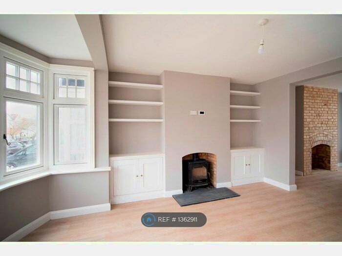 5 Bedroom Semi-Detached House To Rent In Court Road, London, SE25