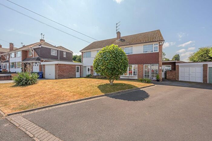3 Bedroom Semi-Detached House For Sale In Greenfield View, Brownswall Estate, DY3