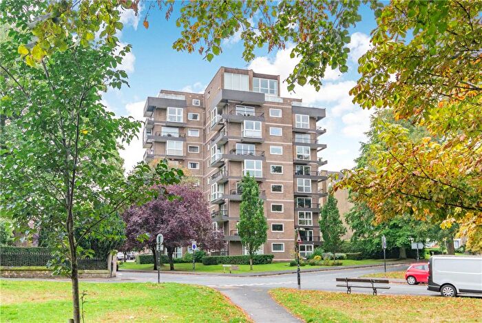 3 Bedroom Flat For Sale In Apartment, Esplanade Court, St. Marys Walk, Harrogate, North Yorkshire, HG2