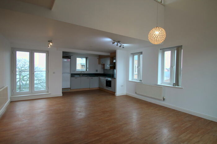 3 Bedroom Penthouse To Rent In Lightermans Way, Ingress Park, Greenhithe, DA9