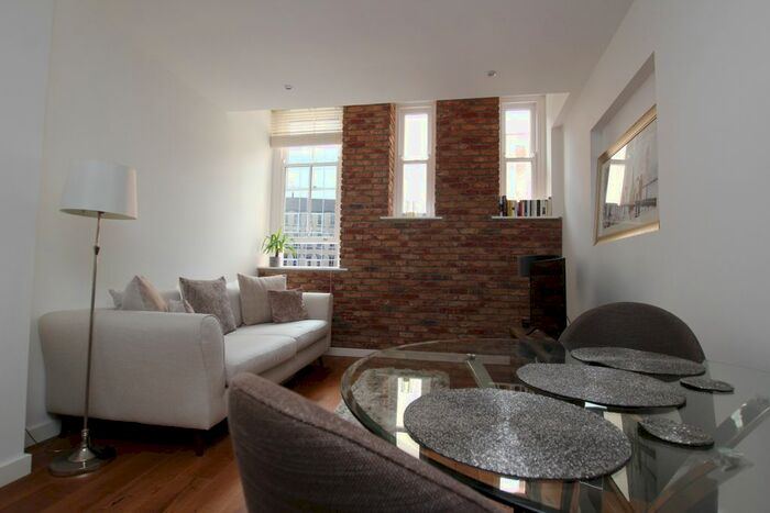 2 Bedroom Flat To Rent In Hounds Gate Court, Nottingham, NG1