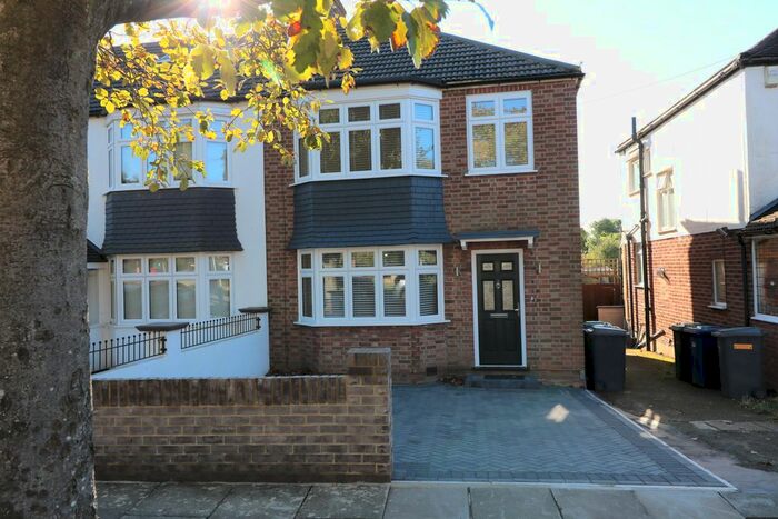 3 Bedroom Semi-Detached House To Rent In Western Way, Barnet, EN5