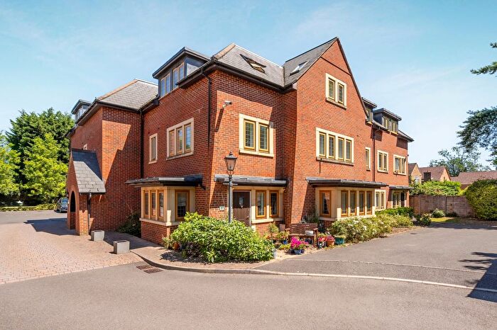 2 Bedroom Flat For Sale In London Road, Ascot, SL5