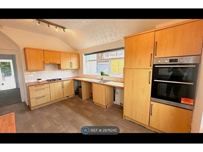 3 Bedroom End Of Terrace House To Rent In Lynthorpe Avenue, Manchester, M44