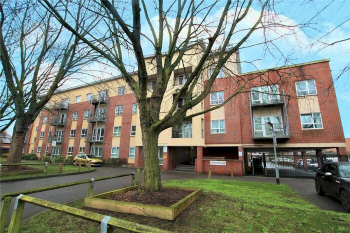 1 Bedroom Flat To Rent In Caversham Place, Richfield Avenue, Reading, Berkshire, RG1