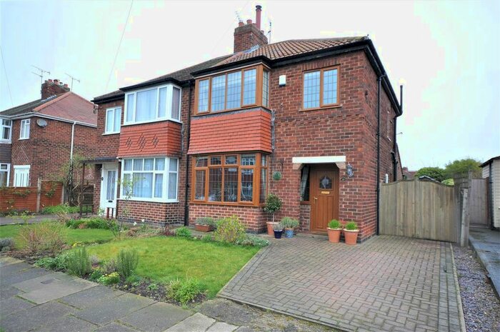 3 Bedroom Semi-Detached House To Rent In Rydal Avenue, York, YO31