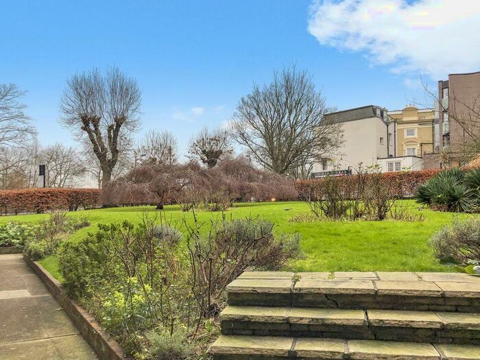 Flat To Rent In Queens Drive, Finsbury Park, N4