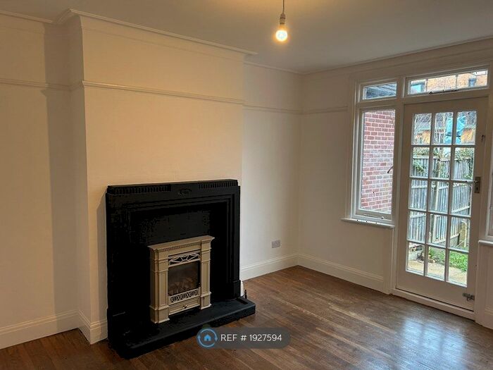 3 Bedroom Semi-Detached House To Rent In Westminster Drive, London, N13