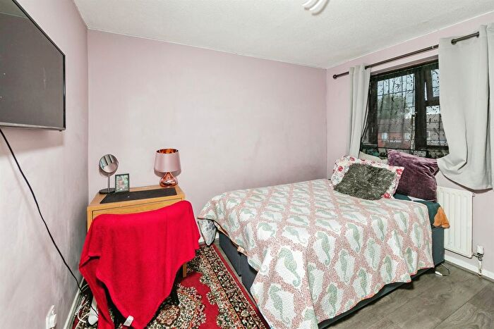 3 Bedroom End Of Terrace House For Sale In Harrington Close, Lower Earley, Reading, RG6