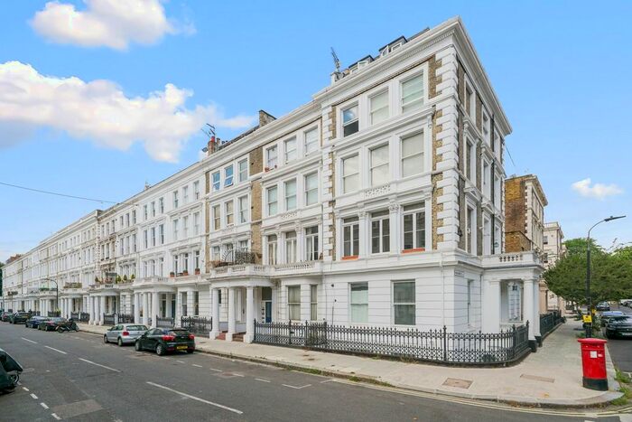 3 Bedroom Flat To Rent In Charleville Road, London, W14
