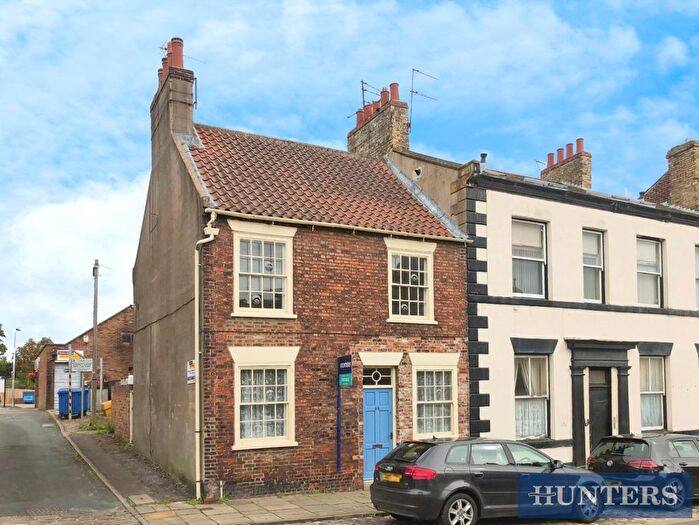 3 Bedroom End Terrace House For Sale In Market Place, Bridlington, YO16