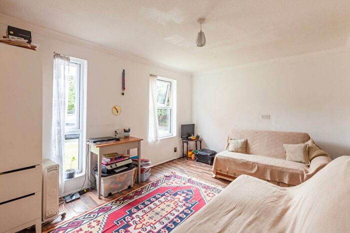 Studio To Rent In Coopers Close, Whitechapel, London, E1