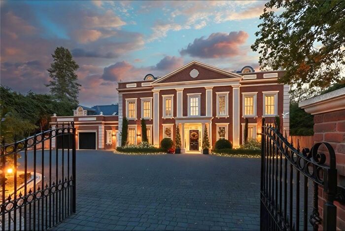 6 Bedroom Detached House For Sale In Chargate Close, Burwood Park, KT12