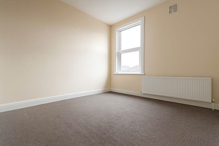 2 Bedroom Flat To Rent In Fairfield Road, Edmonton, N18