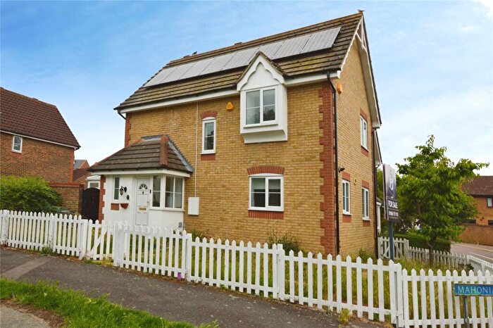3 Bedroom Link Detached House For Sale In Nightingales, Langdon Hills, Basildon, Essex, SS16