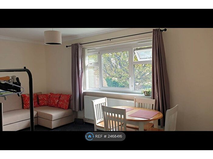 2 Bedroom Flat To Rent In Luffield Road, London, SE2