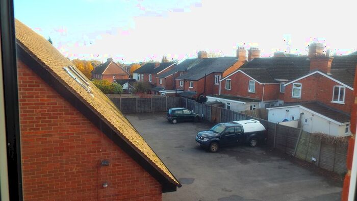 1 Bedroom Flat To Rent In Peach Street, Wokingham, RG40