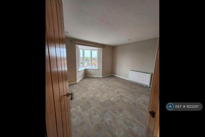 2 Bedroom Flat To Rent In Grantchester Court, Highwoods, Colchester, CO4
