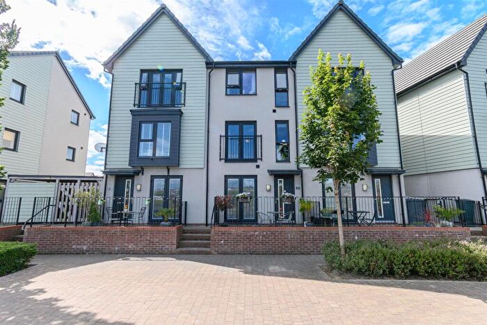 3 Bedroom Terraced House For Sale In Rhodfa Cambo, Barry, CF62