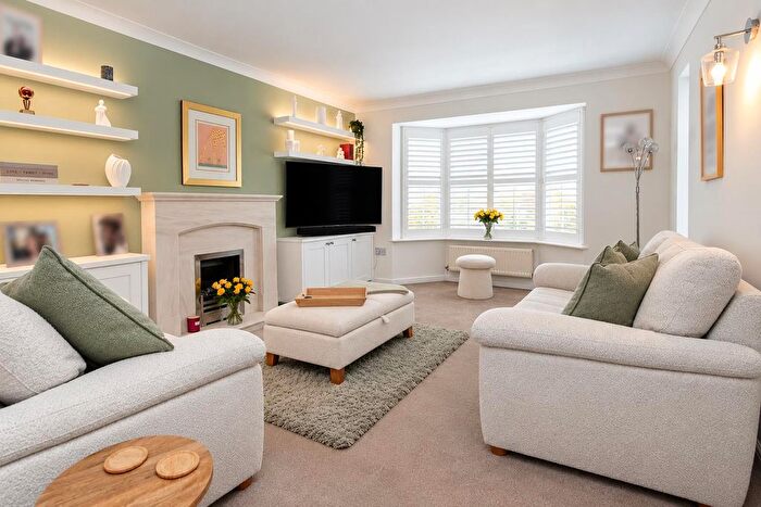 6 Bedroom Detached House For Sale In Kenny Drive, Carshalton Beeches, SM5