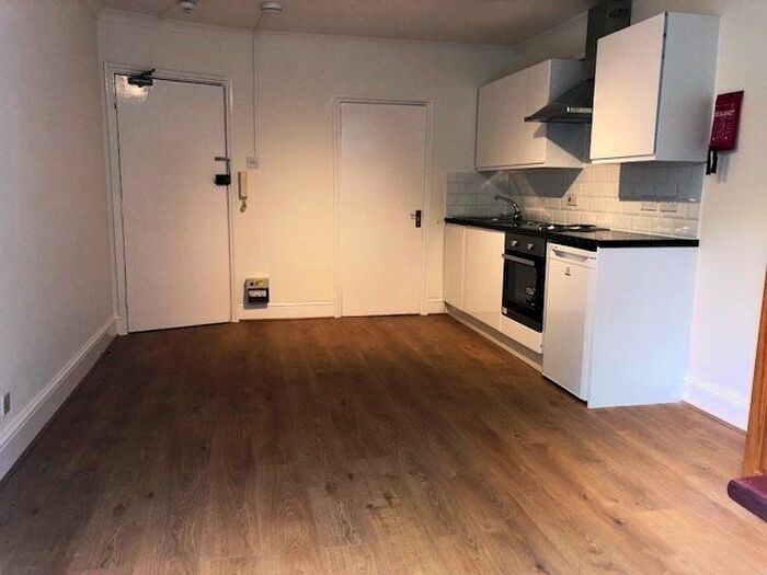 Studio To Rent In Manstone Road, London NW2