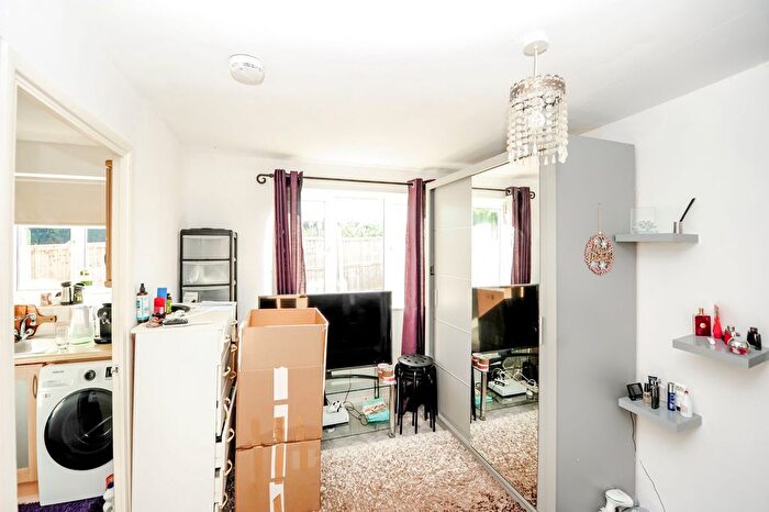 1 Bedroom Flat To Rent In Scammell Way, Watford, WD18