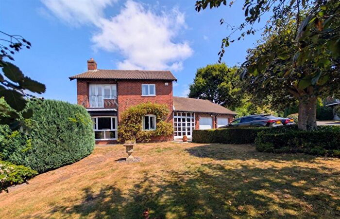 4 Bedroom Detached House For Sale In Oakbank, Gloucester, GL4
