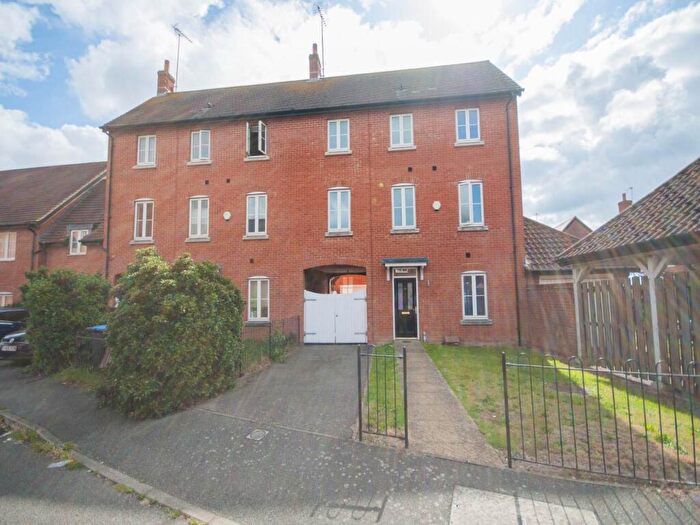 5 Bedroom House To Rent In Richard Street, Hatfield, Hertfordshire, AL10
