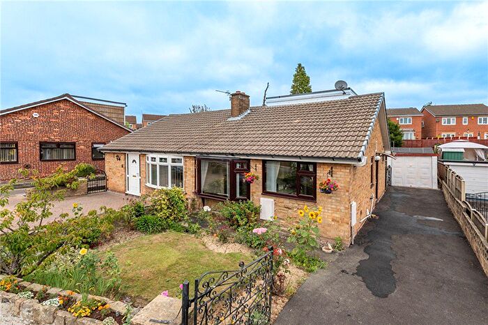 2 Bedroom Bungalow For Sale In Ryedale Way, Tingley, Wakefield, West Yorkshire, WF3