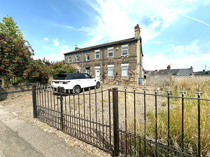 4 Bedroom Semi-Detached House To Rent In Station Villas, Station Road, Retford, DN22