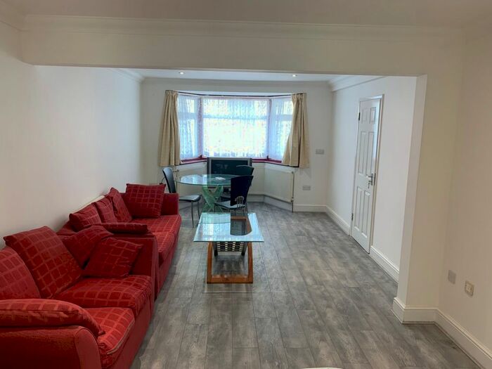 4 Bedroom Semi-Detached House To Rent In Buckingham Road, Edgware, Greater London, HA8